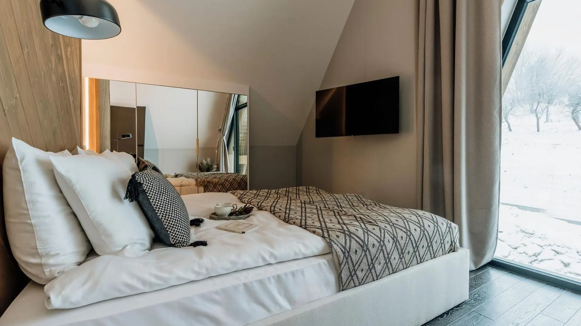 Crystal Pine Spa Villas - Loftaffair Collection زاكوباني شقة